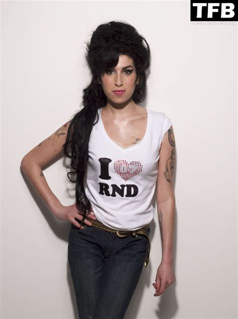 amy winehouse pussy|Amy Winehouse poses for naked photos